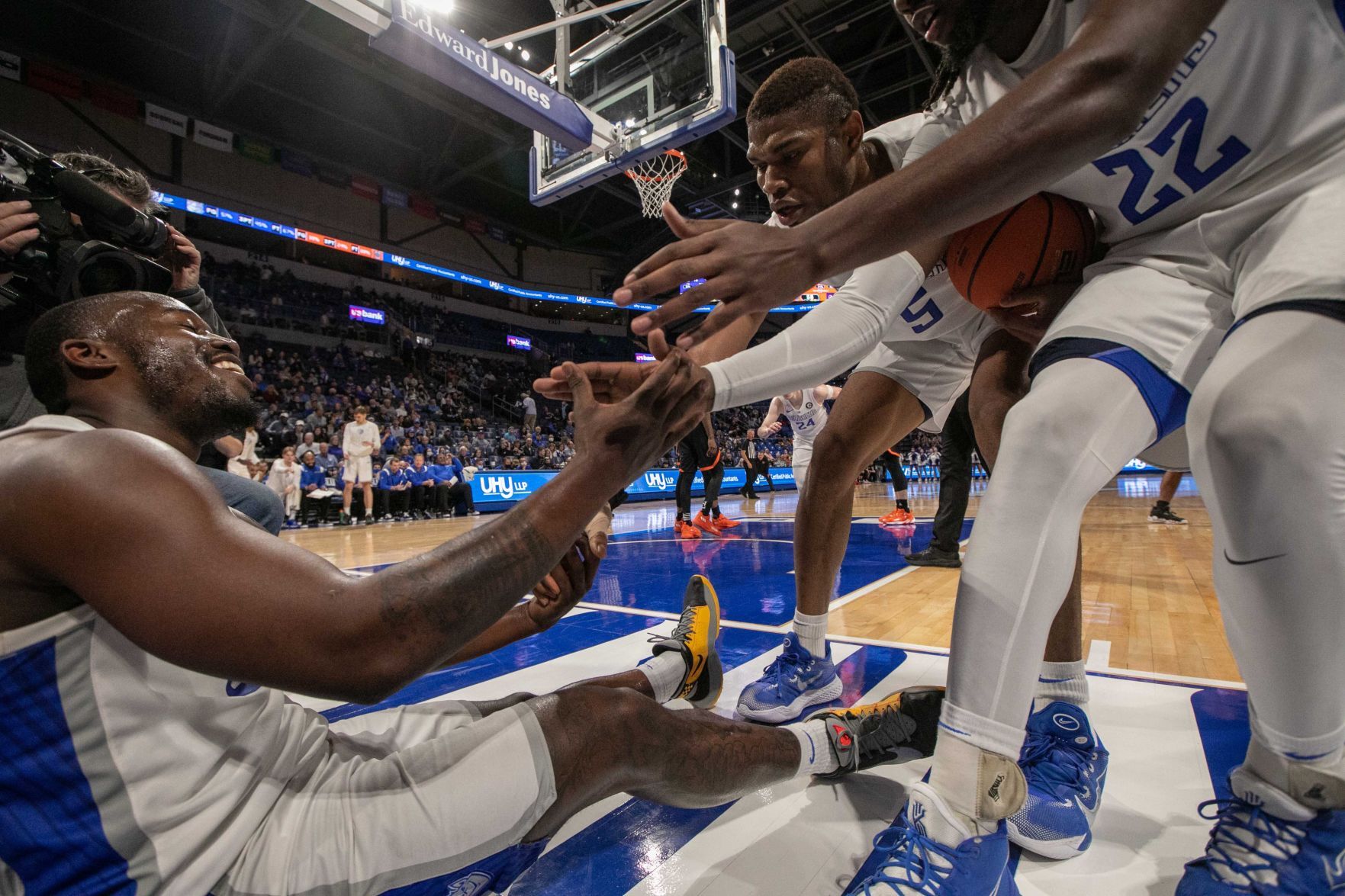 Billikens take on Bears at Chaifetz